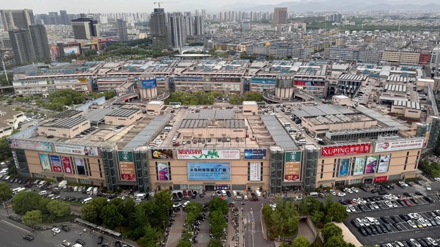 Thương chiến bùng nổ: Khách hàng Mỹ "quay xe", thành phố nhỏ của Trung Quốc gánh đòn lớn